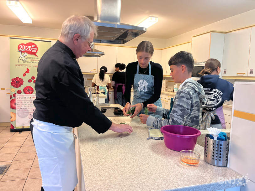Les élèves de 11H du collège des Coteaux ont reçu ce lundi la visite du chef cuisinier Michel Strangl.