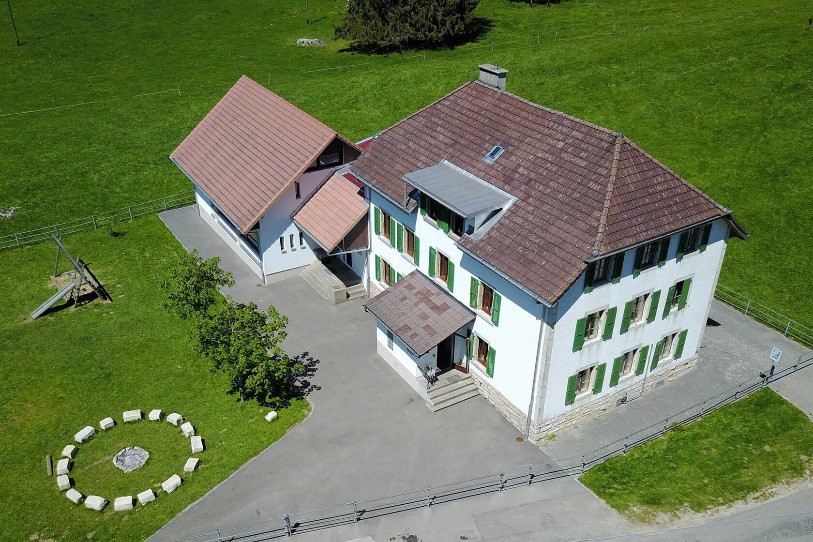 Quelques travaux en perspective pour la colonie des Emibois. Photo: https://colonieboncourt.ch/