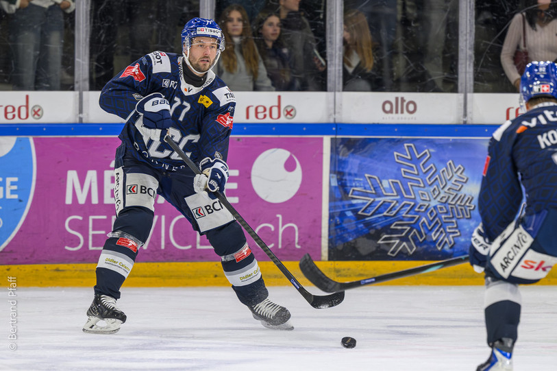 Avec deux buts à son actif, Mickaël Loosli a été l'homme du match. (Photo : Bertrand Pfaff)