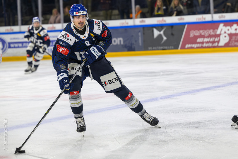 Oliver Achermann a inscrit le premier but du HC La Chaux-de-Fonds à la patinoire des Mélèzes mardi soir. (Photo : Archives - Bertrand Pfaff)