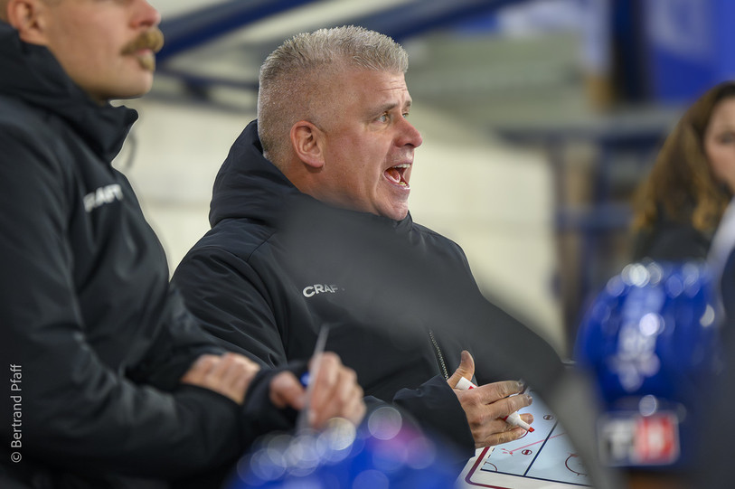Le coach du HCC Louis Matte et ses hommes sont encore en rodage en ce tout début de saison. (Photo : Bertrand Pfaff).