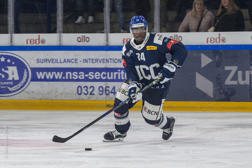 Le défenseur du HCC, Lucas Matewa, de retour au jeu après plusieurs semaines à l'infirmerie, a inscrit le but décisif pour les Abeilles. (Photo archives : Bertrand Pfaff)