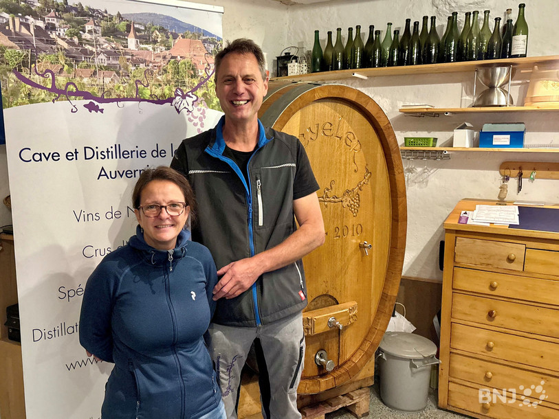Claire et Daniel Beyeler sont en charge de la Cave et distillerie de la Ruelle, à Auvernier.