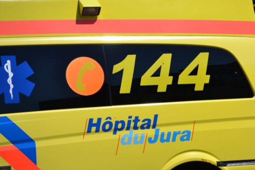 Une ambulance de l'Hôpital du Jura a dû intervenir mercredi soir à Delémont.