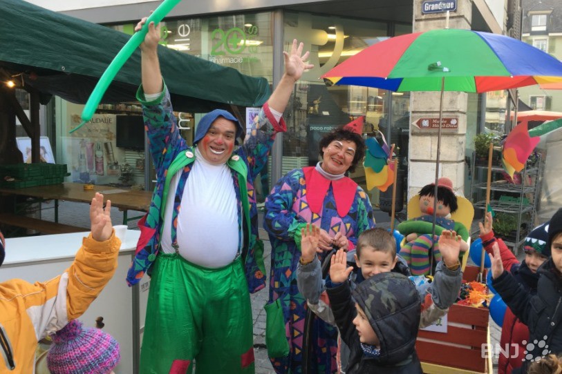 Gribouille (à droite) et Mirliton vivent leur passion clownesque principalement dans les rues.