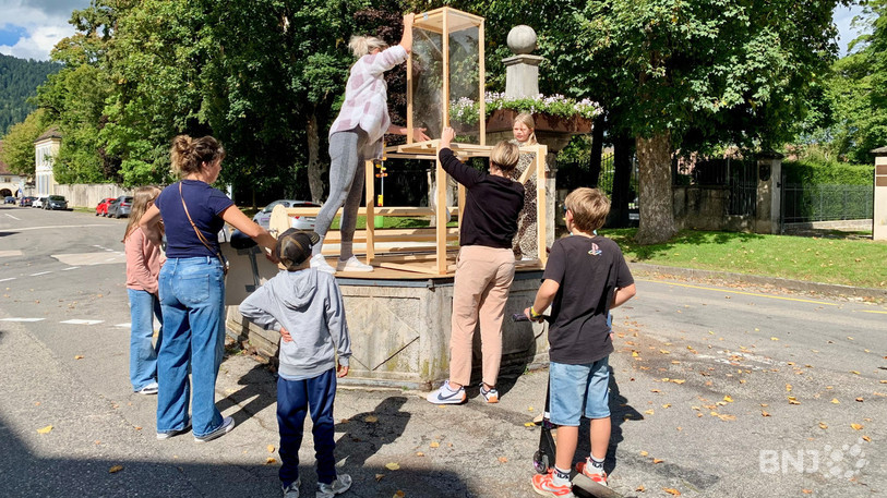 Mercredi après-midi, un groupe d'écoliers môtisans et leurs parents se sont rassemblés autour de