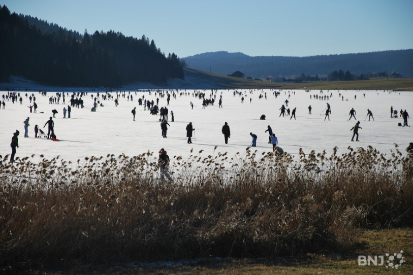 Le lac des Taillères n'est pas encore suffisamment gelé pour patiner. (Imag d'archives).