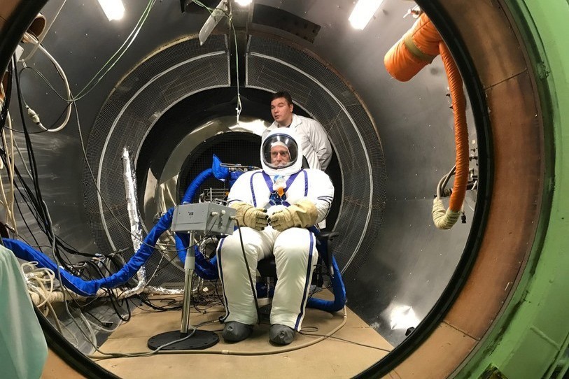 Raphaël Domjan teste sa nouvelle combinaison en Russie.