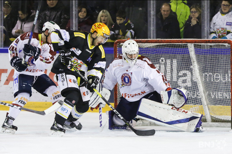 Même s'il n'a pas marqué, Philip-Michaël Devos a largement contribué au succès du HC Ajoie face aux Ticino Rockets mercredi en délivrant trois assists (photo : Mauricette Schnider).