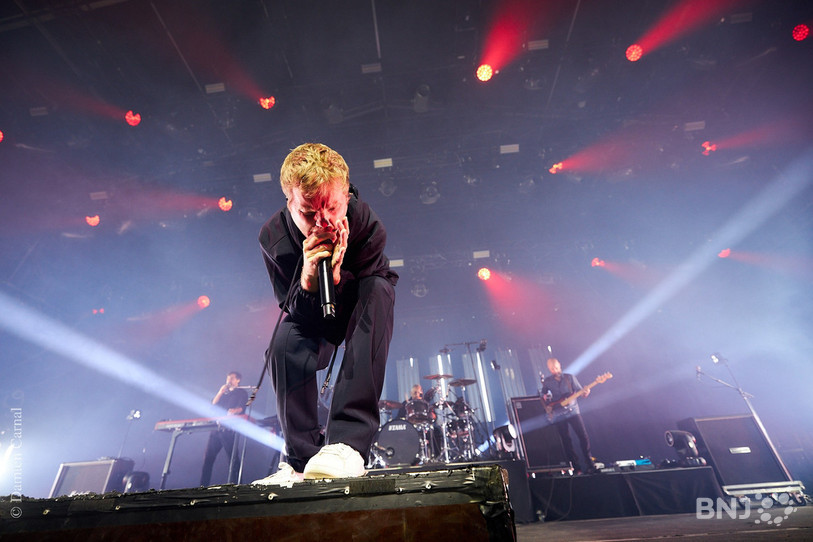 Le groupe Kyo, ici son chanteur Benoît Poher, a pris possession de la scène du Chant du Gros pendant plus d'une heure. (Photo : Damien Carnal).