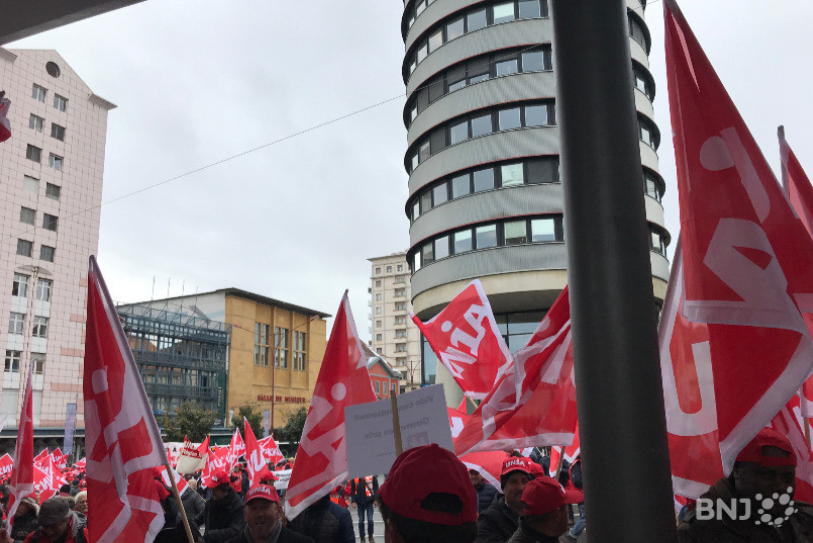 Le cortège a parcouru le Pod à La Chaux-de-Fonds, de la gare à la place Espacité.