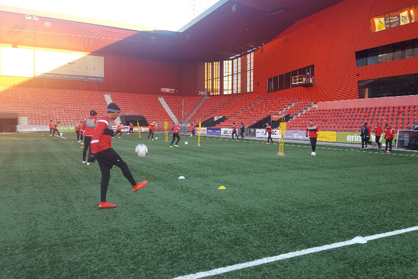 Après avoir couru le matin, les joueurs de Neuchâtel Xamax se sont entraînés avec le ballon l'après-midi.