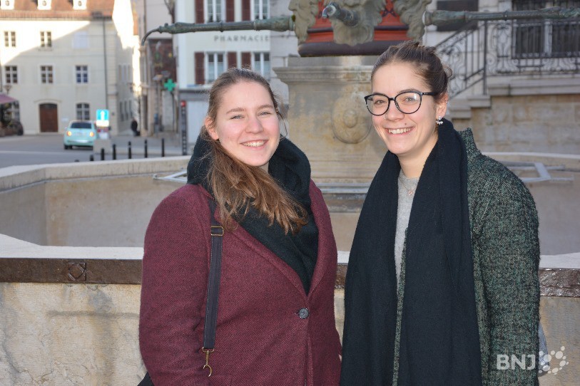 Jeanne Brischoux (à gauche) et Aline Hänggi étudient depuis le mois de septembre dans une école de danse à Bologne.