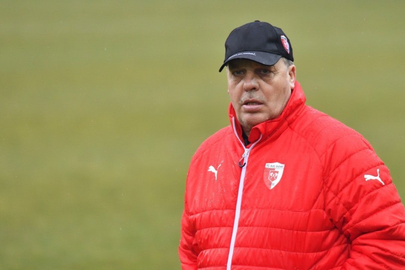 Kurt Baumann peut avoir le regard vide: le FC Bienne n'entamera pas la deuxième partie de saison dans la sérénité. (Photo: archives)