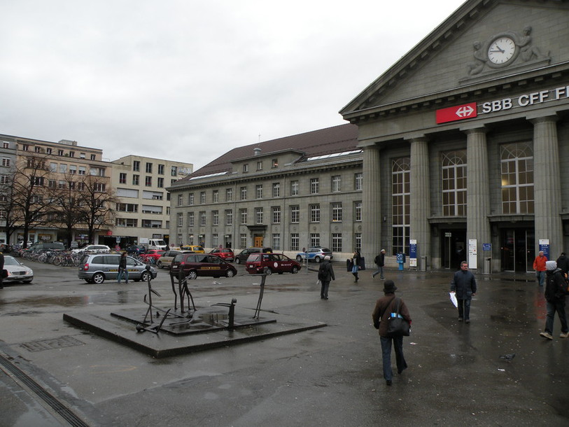 Les élus dénonçaient le comportement de certains automobilistes qui paradent devant la gare. (Photo : archives)