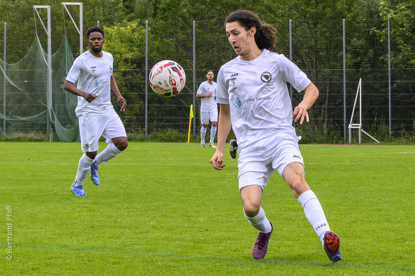 Smaïl Derguini et ses coéquipiers du FC Bosna Neuchâtel voient la première place du championnat s'éloigner. (Photo : Bertrand Pfaff)
