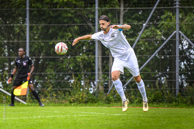 L'ancien xamaxien Mirza Mujcic a marqué le 2e but de la tête. (photo : Bertrand Pfaff) 