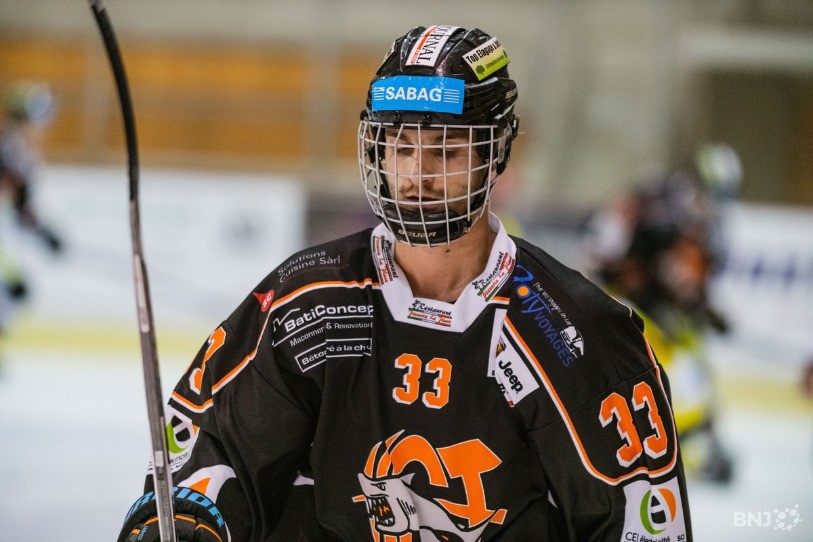 Hugo Vuilleumier et le HCT peuvent toujours regarder leurs adversaires de haut : ils restent leaders avec un matelas de cinq points sur leur plus proche poursuivant. (Photo: archives)