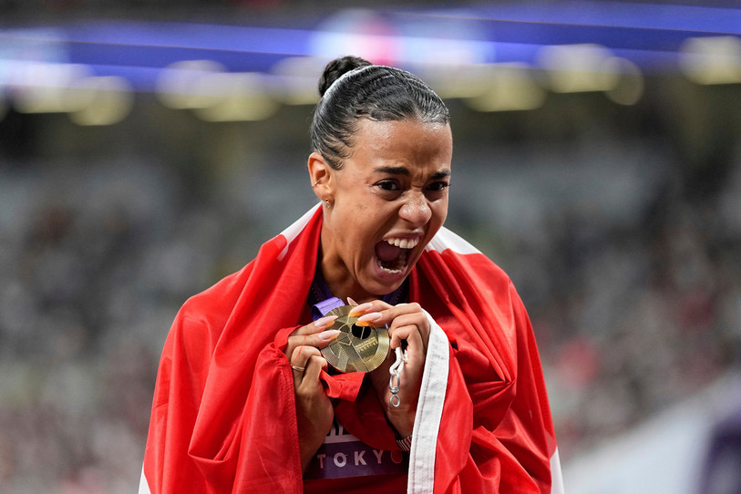 Ditaji Kambundji championne du monde du 100 m haies à Tokyo. (Photo : AP Photo/Petr David Josek.)
