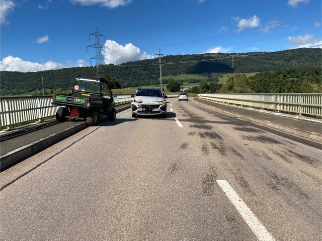 L'accident n'a causé que des dégâts matériels. (Photo : Police cantonale jurassienne)