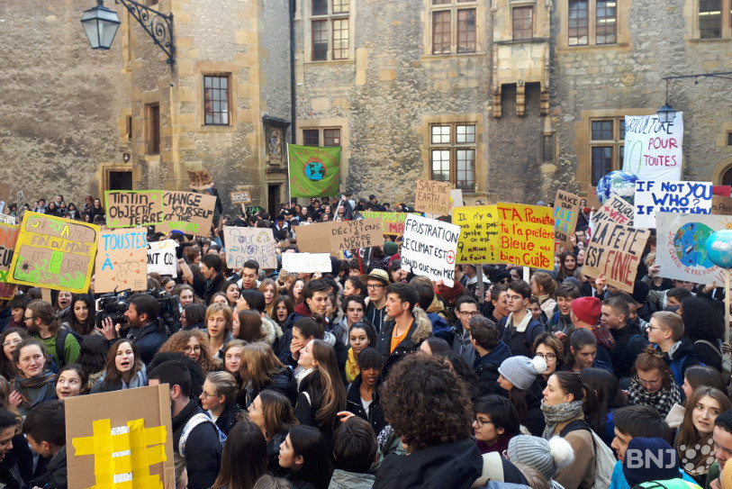 La grève pour le climat neuchâteloise avait rempli la cour du château le 18 janvier. (Photo: archives)
