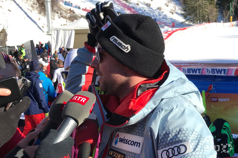 Beat Feuz était très prisé dans l'aire d'arrivée.