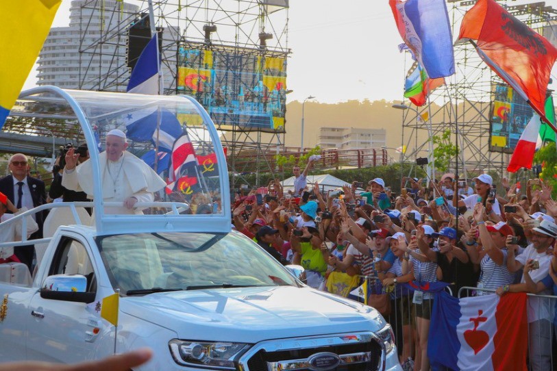 Le pape François a été accueilli par des milliers de jeunes jeudi à Panama City (photo : panama2019.pa)