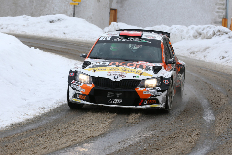 La Skoda Fabia RS d'Olivier Burri et Anderson Levratti sur les routes enneigées du Rocher.