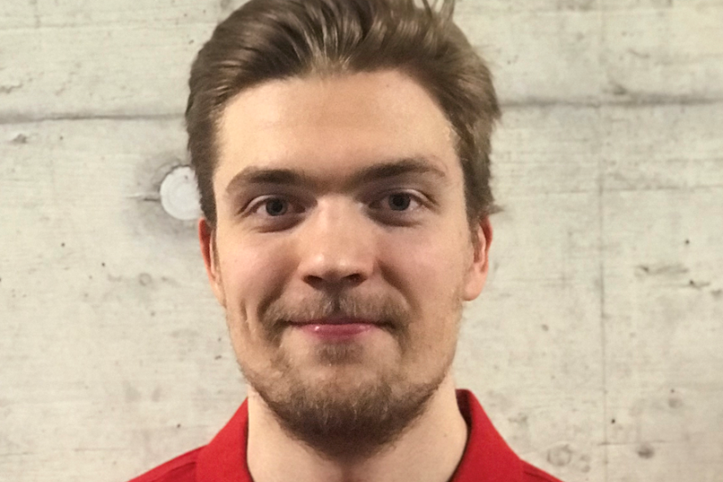 Jarno Kärki fait connaissance avec ses nouveaux coéquipiers du HC Bienne ce lundi à la Tissot Arena (photo : ehcb.ch)