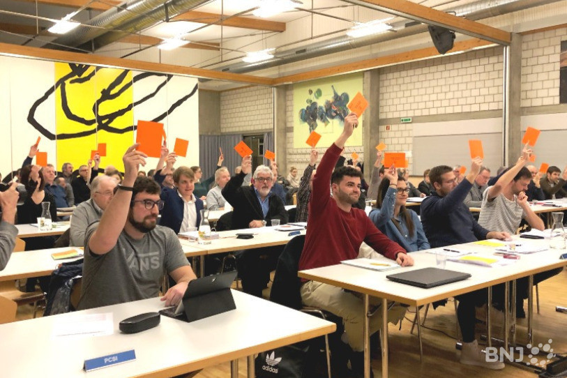 Les premiers levers de cartes pour les élus prévôtois au législatif.