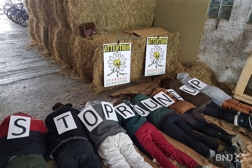 Le glyphosate peut tuer ont voulu faire savoir les membres de l'association « Stop Roundup ».