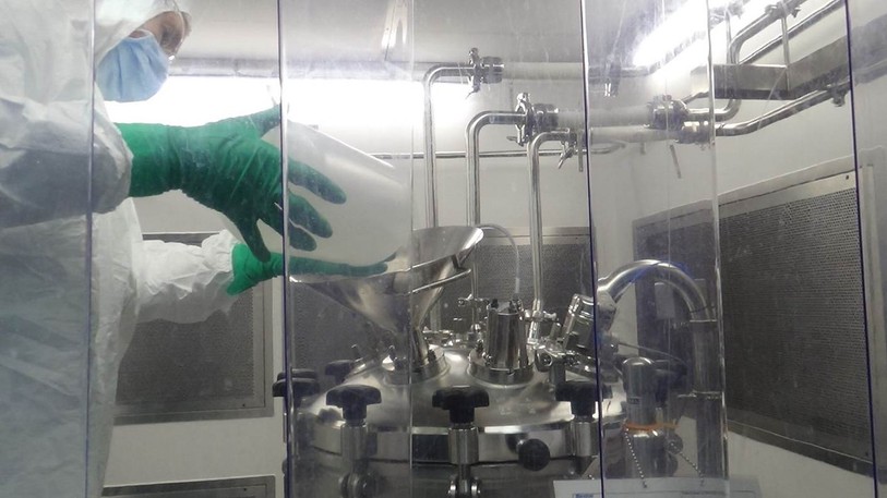 Trois médicaments sont produits à Neuchâtel. Photo: Baxalta Manufacturing Sàrl part of Takeda Pharmaceutical Company Limited.