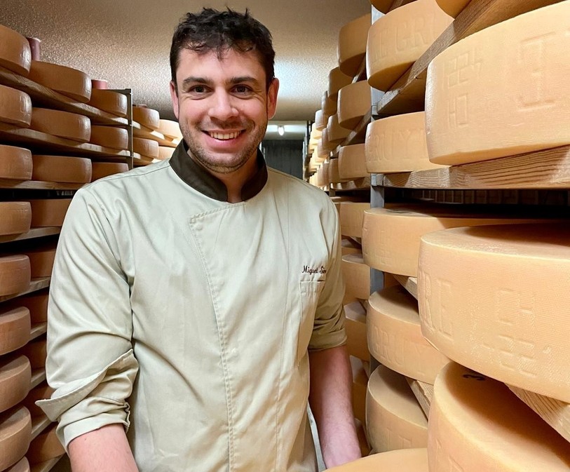 Simon Miguet est arrivé il y a un peu plus de deux ans à la fromagerie La Côte-aux-Fées. (Photo : Simon Miguet)