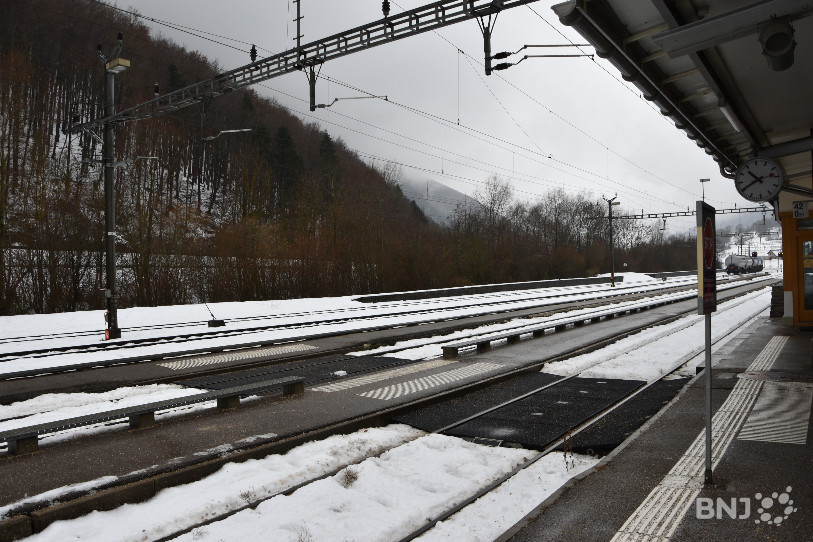Les autorités de Péry - La Heutte jugent l'accès au second quai de la gare de Reuchenette dangereux pour l'ensemble des passagers et impraticable pour les personnes en chaises roulantes.