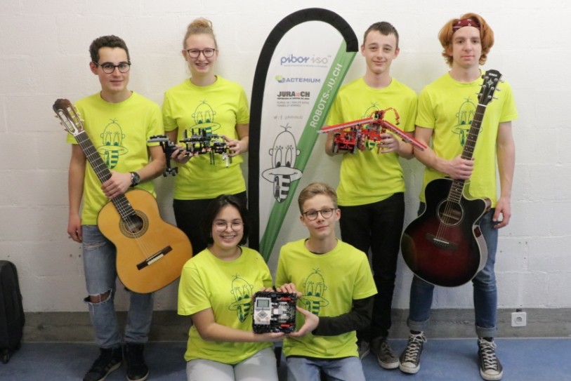 Les membres de l'équipe Jur'Apollo 18: Névé, Melissa, Paula, Sam, Killian, Quentin.