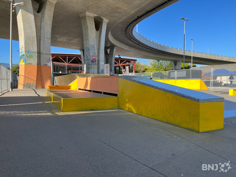 Skateboards et trottinettes s'en donneront à cœur joie aussi sur la partie « street » du skate-park, alors que les piliers du viaduc serviront de support aux graffeurs.