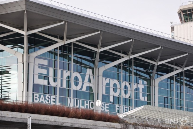 La mesure concerne aussi les passagers qui sortent de l'aéroport vers la Suisse. (archives)