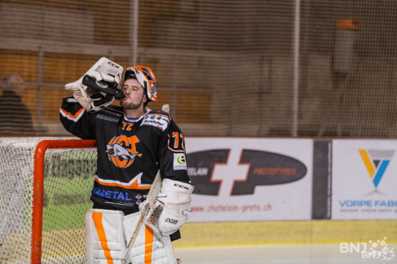 Le HC Tramelan et son gardien Lukas Mani ont passé une mauvaise soirée. (Photo: archives)
