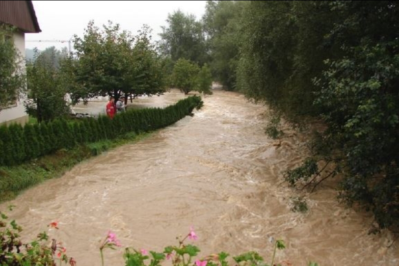 Le plan spécial doit notamment permettre des mesures de protection contre les crues de la Scheulte. La rivière est notamment sortie de son lit en 2005 et 2006 (photo : archives).
