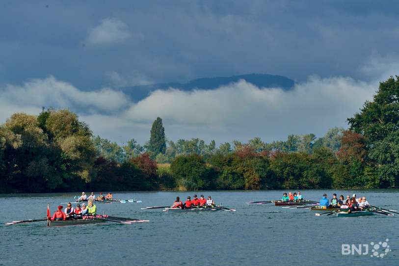 Chaque année, comme ici en 2024, plusieurs centaines de participants relient Neuchâtel à Bienne à la seule force de leurs bras. (photo : bilac.ch)