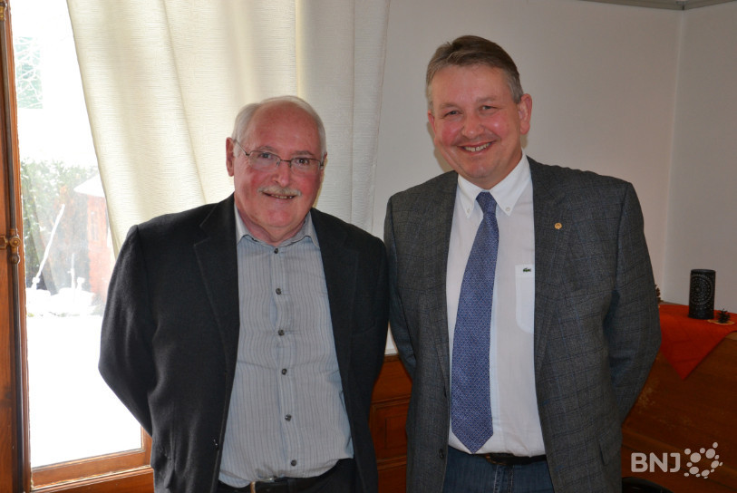 Walter Willener, président de l'UDC neuchâteloise (à gauche), et Raymond Clottu, indépendant (à droite).