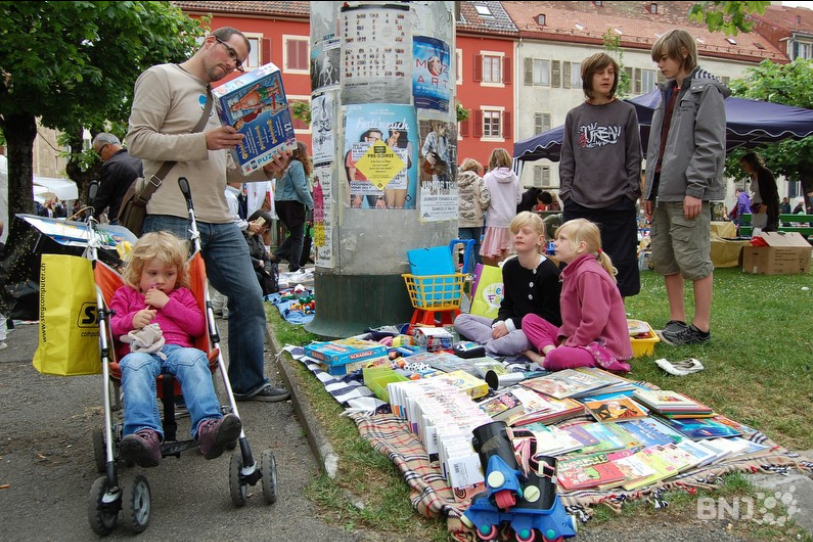 Si le enfants bénéficient d'emplacements gratuits pour vendre leurs jouets lors de la Fête de mai, les adultes, associations et autres sociétés doivent louer leur stand. (photo : archives)