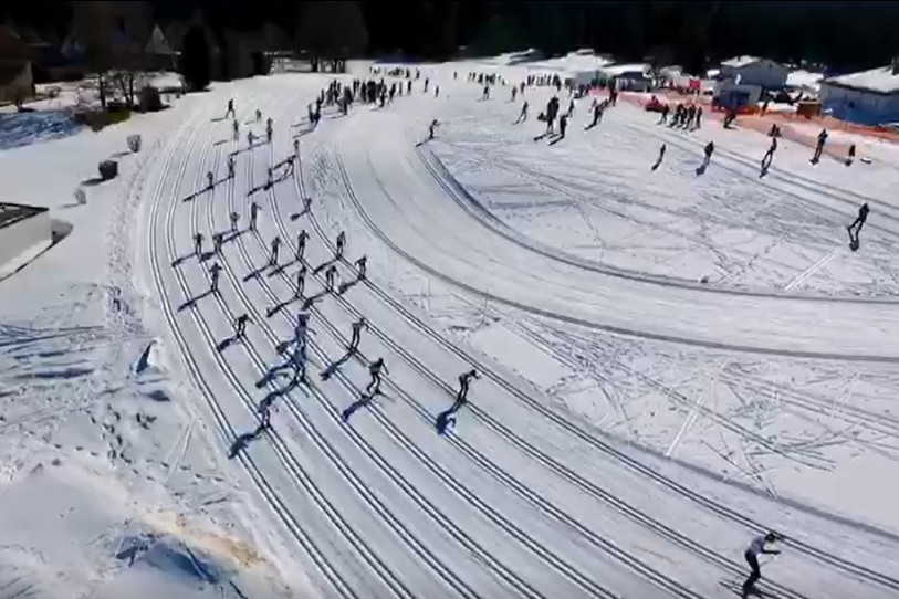 Près de 300 personnes ont chaussé les skis de fond dimanche. (Photo : Ski club Saignelégier)