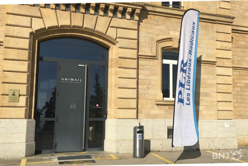 Le Parti libéral-radical affichait sa présence dès l'entrée du bâtiment Unimail ce week-end.