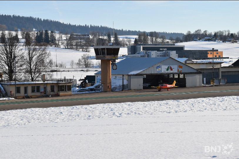L'aéroport des Éplatures pourrait bénéficier d'un soutien financier fédéral. (Photo : archives).