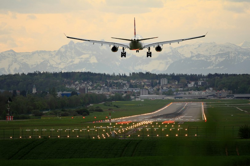 Les avions peuvent nous amener très loin, mais aussi tout près. Photo : unsplash