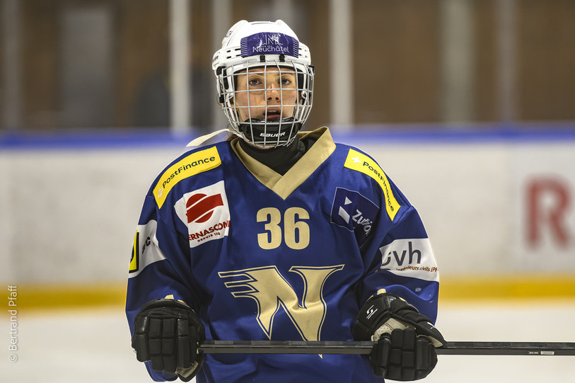 Anabel Kreutzer de la Neuchâtel Hockey Academy et ses coéquipières n'étaient pas loin d'obtenir le match nul samedi (Photo d'archive : Bertrand Pfaff).