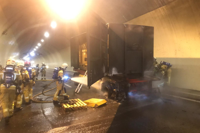 L'incendie s'est déclaré après l'explosion d'un pneu. (Photo : police cantonale jurassienne).