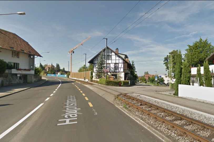 L'accident entre la voiture et le train s'est produit dans cette intersection. (Photo: Google Maps)