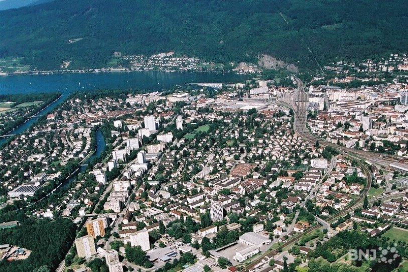 Les pubs devront être rédigées dans les deux langues officielles à Bienne